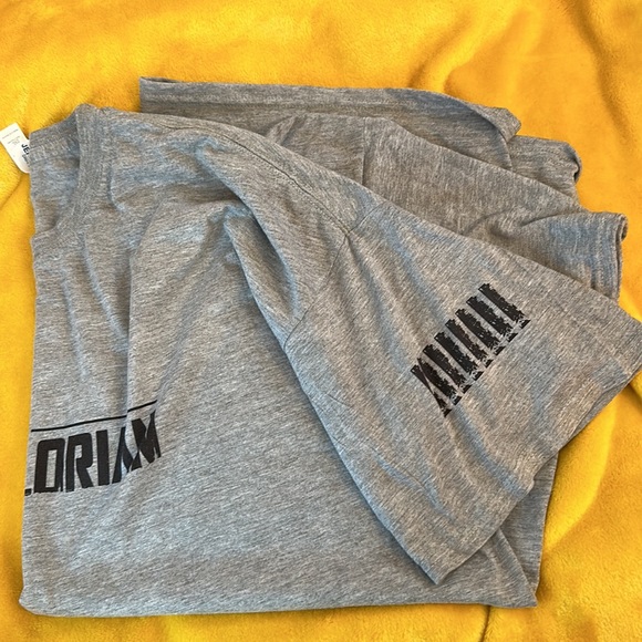 Men’s 2XL Mandalorian Cara Dune Shirt - Picture 3 of 3